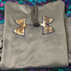 Under Armour Sweatshirt